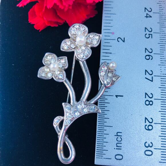 Vintage 1930s Monet Rhinestone & Faux Pearl Floral Brooch Pin - Picture 4 of 6